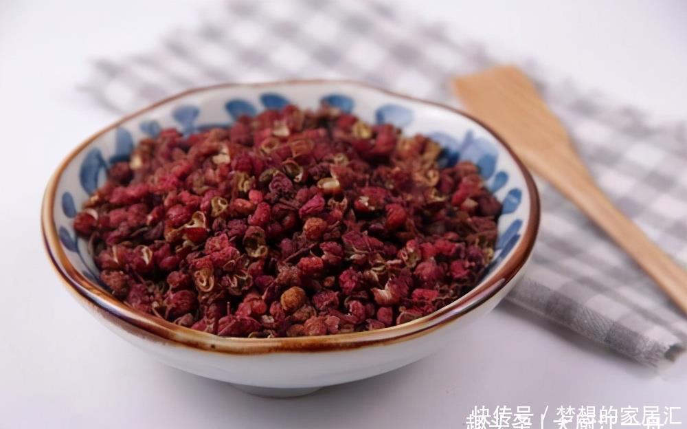 炖鱼时,要牢记“3做1不放”,炖出来的鱼汤鲜香味浓,无腥味