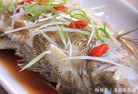 好吃|蒸鱼直接上锅蒸就行了吗教你一招,鱼不仅好吃,还不腥