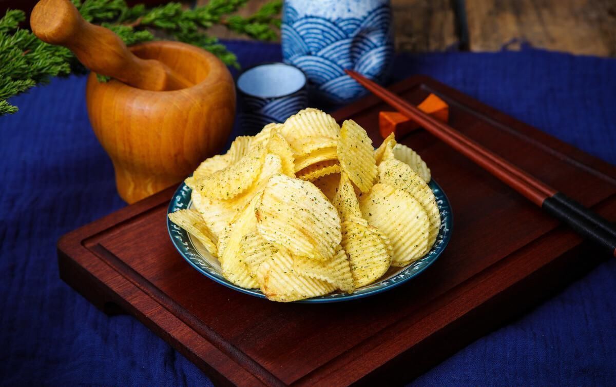 电饼铛|家常脆薯片,学会自己烤,少油少盐健康版,脆得掉渣的低脂小零食