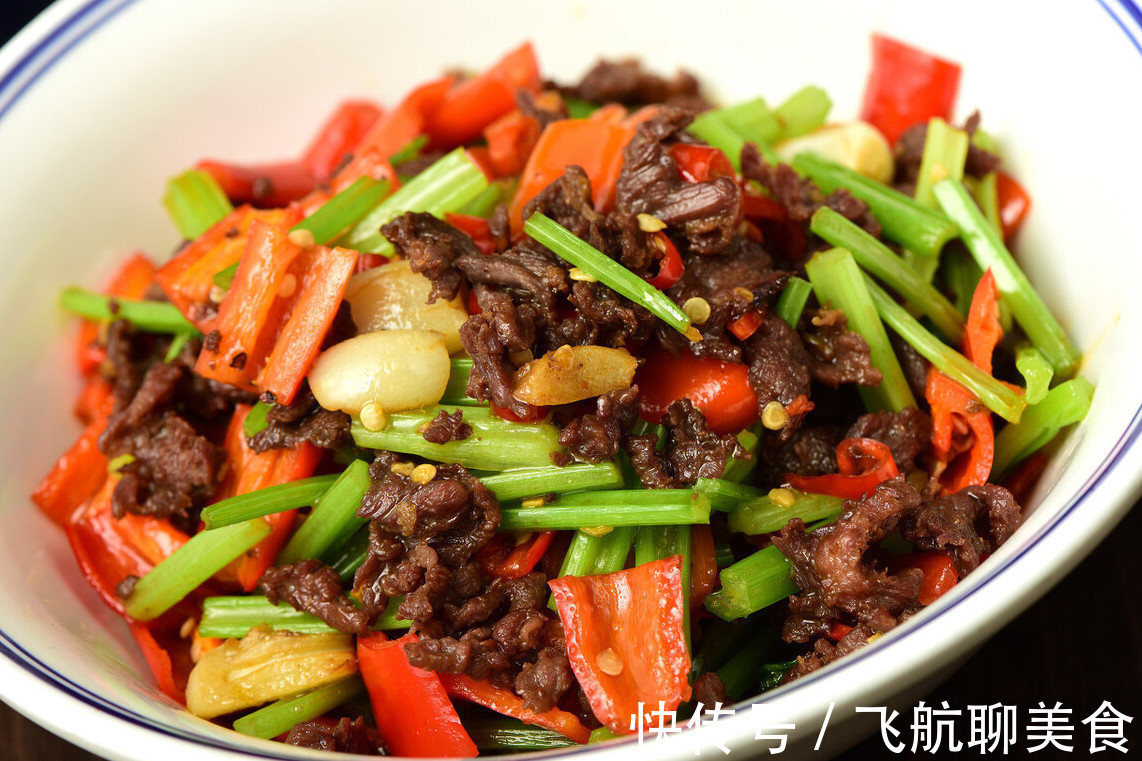 干辣椒|炒牛肉时，别再用生粉腌制了，教你一招，牛肉炒得又嫩又好吃