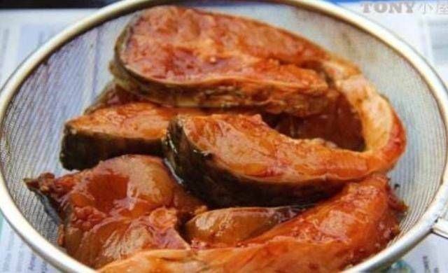 腌制|菜市场卖剩下的“死鱼”,都到哪儿去了鱼贩们的方式,让人佩服