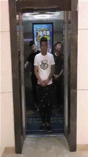 |搞笑GIF趣图刚领完结婚证,女朋友整个人都飘起来了!