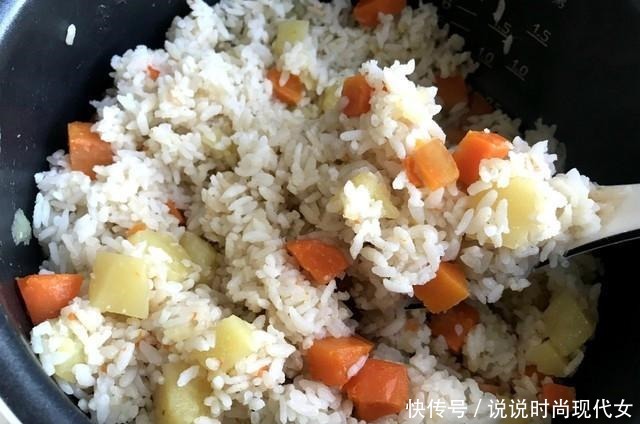  电饭锅|孩子放学直喊饿，做个好吃的电饭锅焖饭，简单省事又好吃