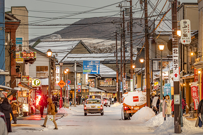 街道|楼市“怪象”:大量商铺关门,满大街都是药店、餐饮店和房产中介