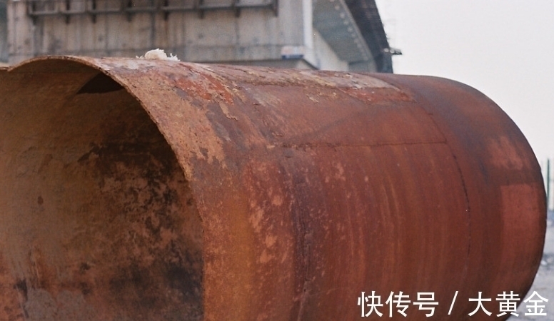 中国地震!15万岁高龄的“铁管”,为何会出现在已有几百万年历史的岩洞中