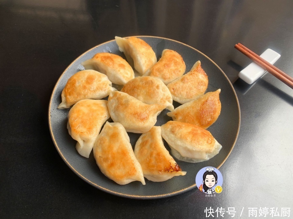 这菜2块钱一斤，一年四季都有，用来包饺子太香了，家人都爱吃