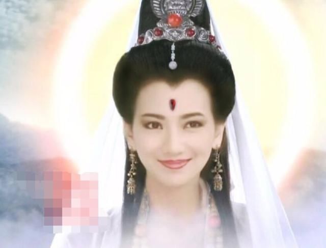 唯独|6个版本“观音菩萨”,前五位都只是在模仿,唯独她被路人跪拜