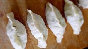 筋道|韭菜鸡蛋不要再吃韭菜盒子了,试试这样做,不蒸不煮,酥脆又筋道