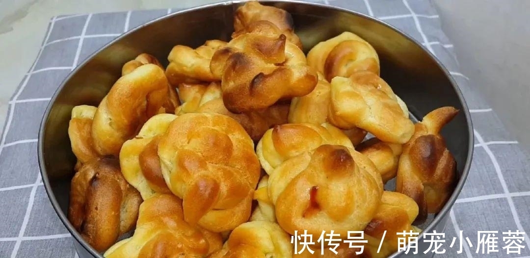 面粉不要烤面包了，教你简单一做，个个空心鼓泡，比吃蛋糕还过瘾