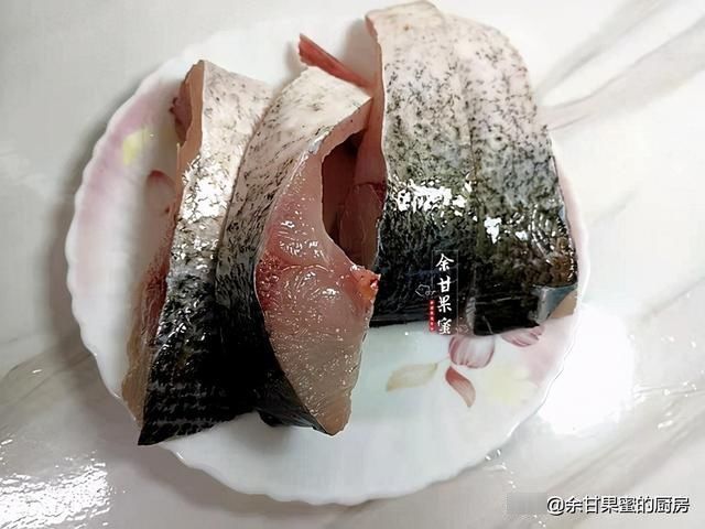 此菜上桌家人夸，三种食材烩一锅，咸鲜味美的下饭菜，又光盘了