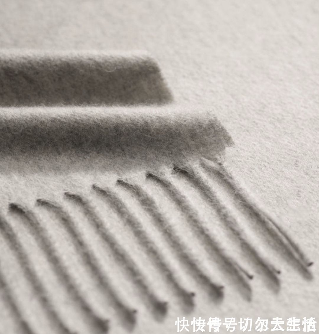 loro 卷福基努里维斯,在打造绅士这点上心有灵犀