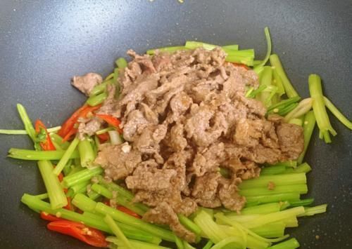 牛肉|天冷了，这肉要多吃，再贵也别省，简单炒一炒，营养互补，太香了