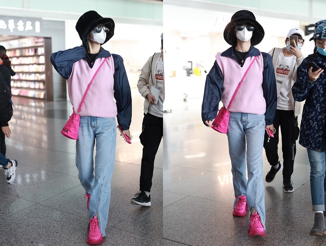 美眉 郁可唯真“挺节俭”, 针织衫都起球了还不换, 幸好版型够高级