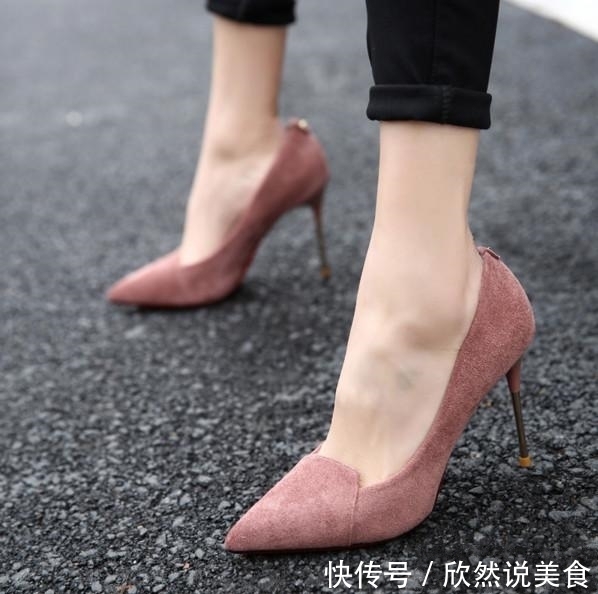 娇俏 尖头细跟鞋，带来高贵的气场，凸显娇俏清新的气质！