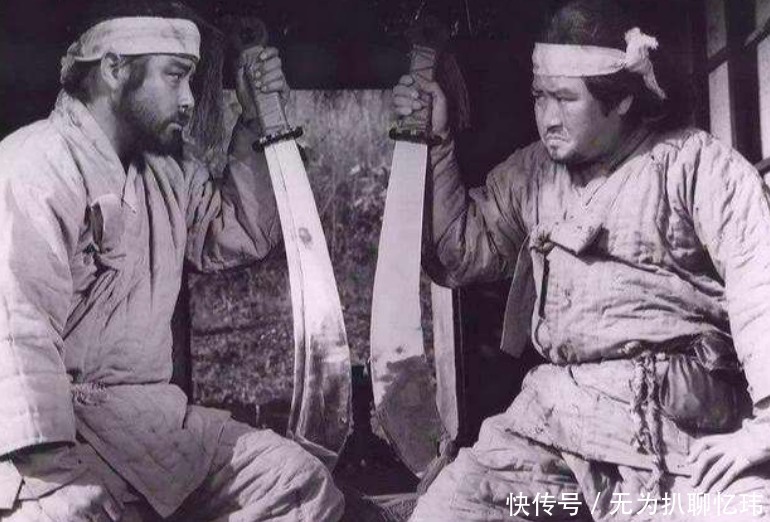 珍贵|清末珍贵老照片:小女孩街边卖艺,死刑犯跪地求饶!