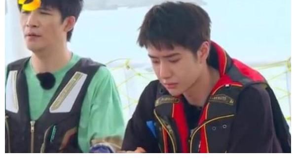 盲盒|王一博仿佛開了個假螃蟹，“手氣王”好運都在開盲盒了