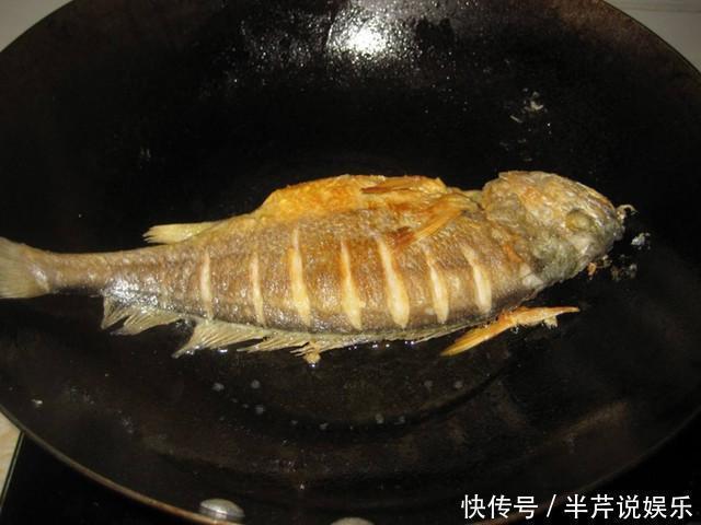 煎鱼|煎鱼时，往油里加点这个，不仅不粘锅，煎出来的鱼会更入味！