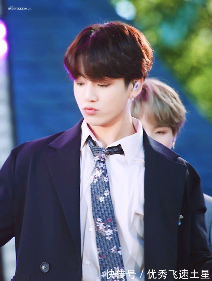 黑莲花|推荐穿书文，黑莲花控场病娇徒弟vs外表冷冽内心逗比师尊！