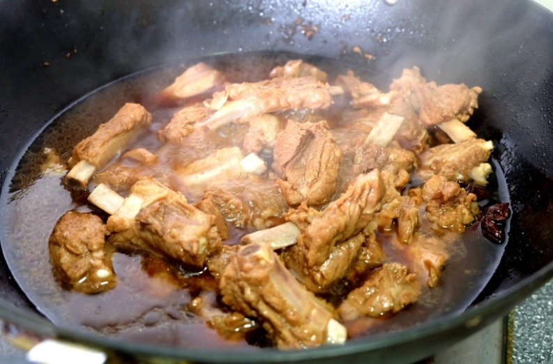 炖排骨腥味过大30年老师傅这一步很重要,难怪排骨腥柴不好吃