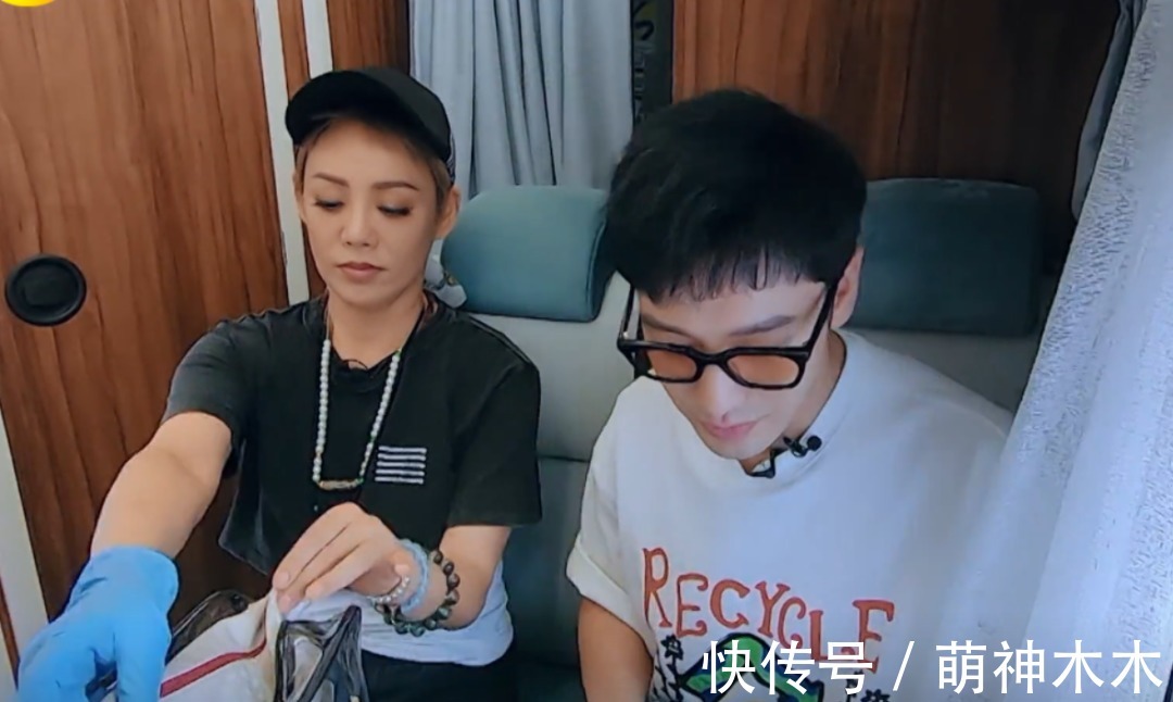 檀健次|《中餐廳5》差評如潮,寧靜試圖造梗搞話題,黃曉明干脆直接放棄