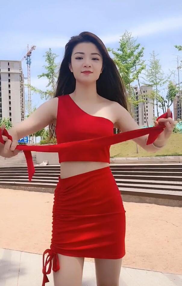 身材|都市风韵的少女,与包臀裙搭配,展现女性的玲珑身材!