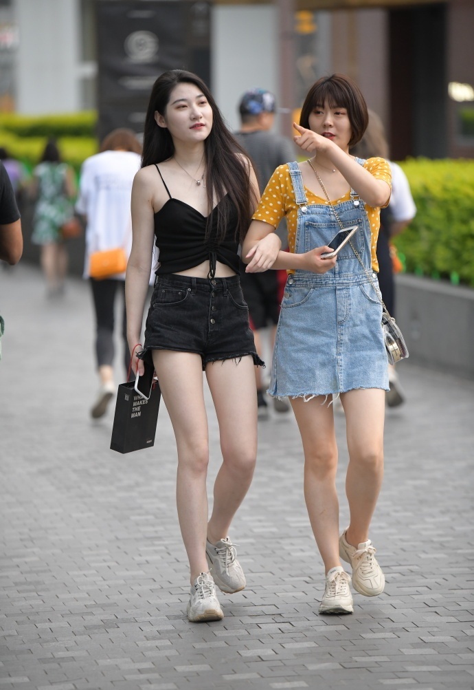 穿搭|皮肤白就可以随便穿?看完小姐姐的穿搭,一下子就明白了!