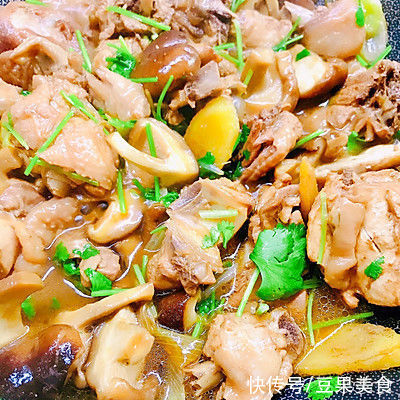 香菇焖鸡|自制香菇焖鸡，再也不用买了
