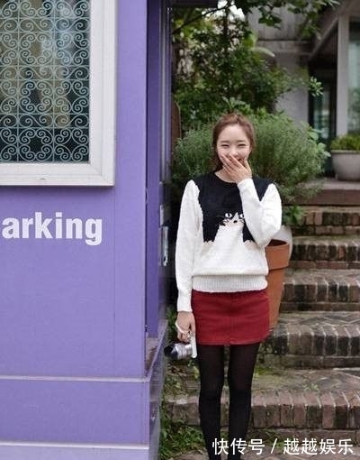 性感|街拍:职业装套裙小姐姐,让你品味大都市的时尚风情