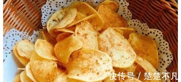 丁真和龔俊成“零食兄弟”，他們吃自家做的牛肉干根本停不下來