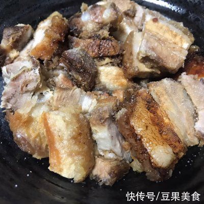 搅拌均匀|不可错过的下酒菜梅菜扣肉（含炸扣肉做法），过瘾
