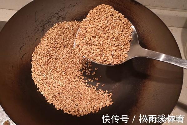 仲秋|初秋钓大鲫鱼,就用这四款饵料,小鱼不沾,对大鲫鱼有奇效