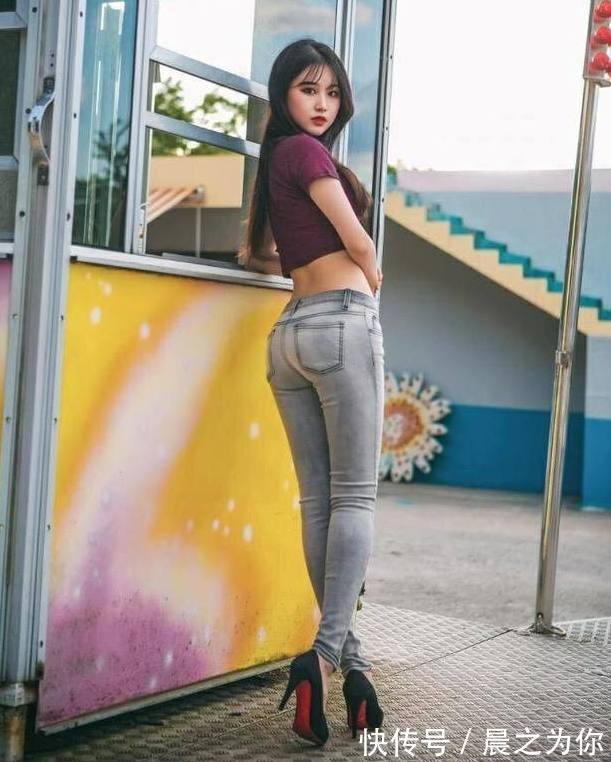 版型 洒脱自由的牛仔裤美女,展现完美腿型,穿出时尚风采!