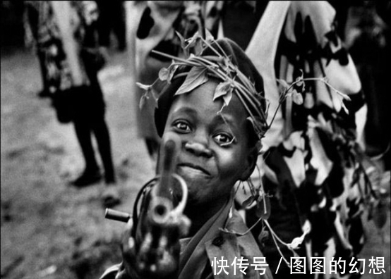 新王&非洲一部落,16岁男子继承酋长,同时继承76个妻子及400多个子女