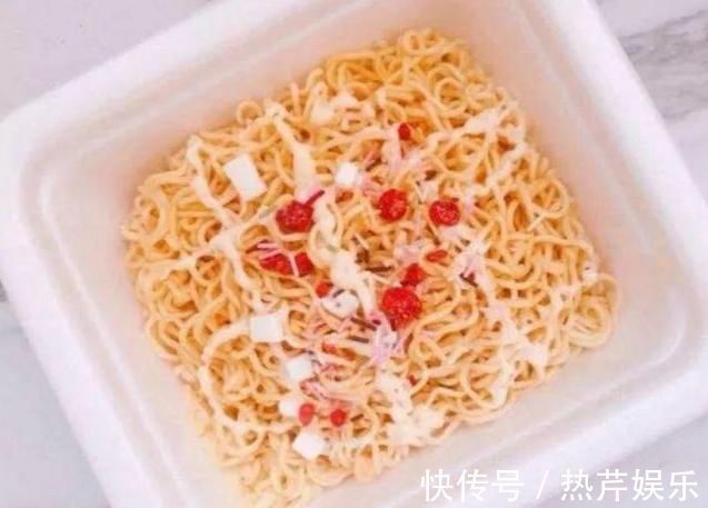 让女生“毫无抵抗”的4种草莓零食,图2看着流口水,图4价格昂贵