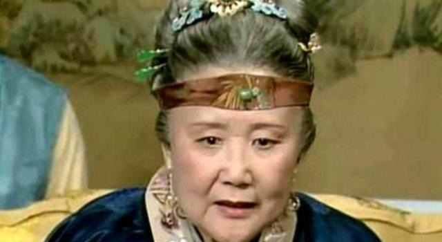 王熙凤|红楼梦中的贾母,极尽富贵和优雅,细看之下,才貌双全最令人嫉妒