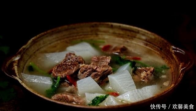  牛肉|冬天喝汤好季节，首选萝卜配牛肉，小火慢炖汤更鲜