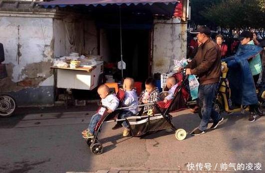 孙子来家蹭吃蹭喝,爷爷忙喊老伴快关门,周围邻居乐得合不拢嘴