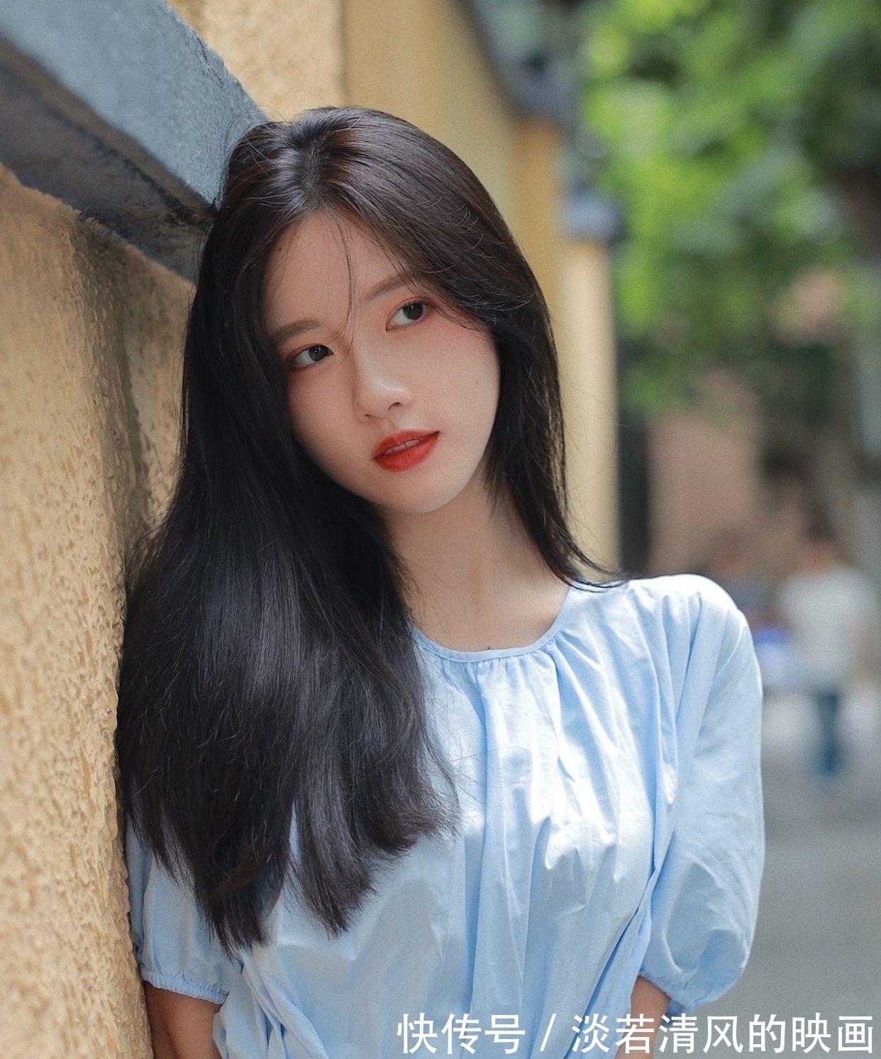 人间$风乍紧,鸟鸣切。挽天公抖擞人间铁,一回首,万花裂