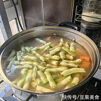 菌菇排骨汤|#圣迪乐鲜蛋杯复赛#菌菇排骨汤