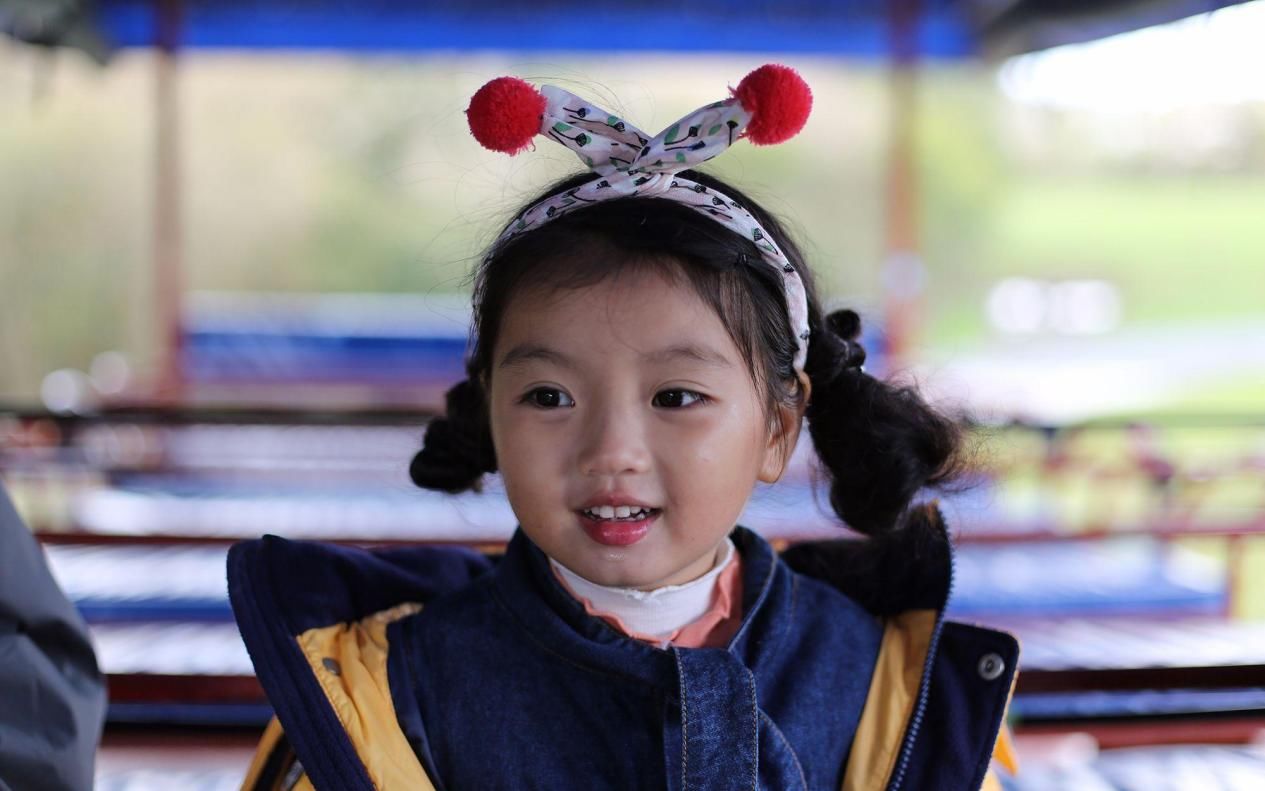 还记得4岁走红的阿拉蕾吗？被父母过度消费后，如今9岁成这样