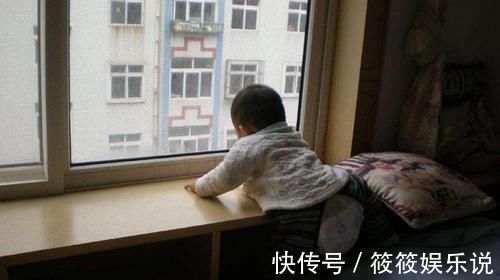 宝妈|7个月宝宝跌下床,宝妈一个安慰动作,把孩子推给了死神