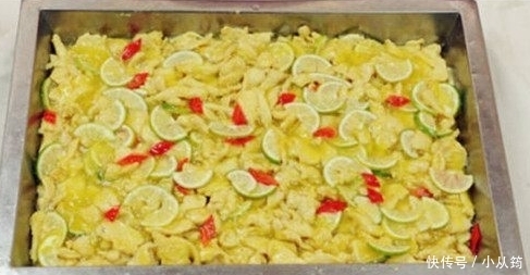 学校食堂大妈做的奇葩菜,学生纷纷拍照发朋友圈,最后一道太抢眼