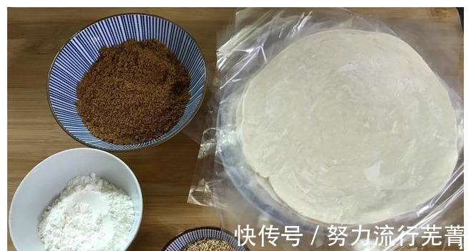 红糖|孩子最爱的红糖饼,不揉面不发面,酥到掉渣,三天两头就要做!