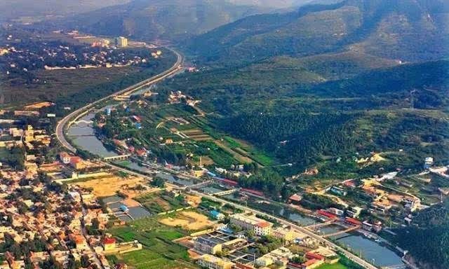 |济南一奇特景区,名字搞笑感觉毫无意义,依山傍水景色宜人