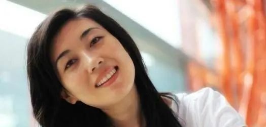 央视才女李红注重文化修养,书法写得不错,