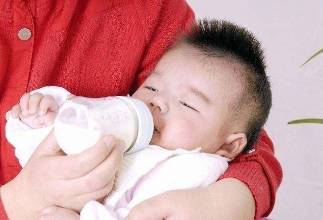 小宝宝|新生儿100天内,妈妈尽量少做三件事,对宝宝发育有好处