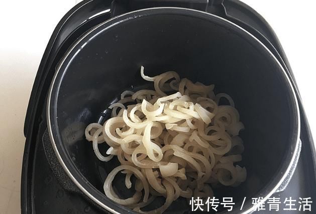 口感|煮猪皮冻,加多少水合适?记住1个比例,口感软滑,易成型更透明