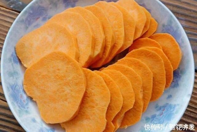 入秋后,吃包子吃馒头,不如吃它,简单一卷香软营养,我1周做3回