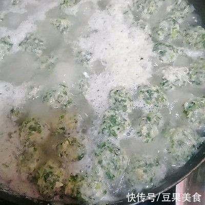 鸡胸肉|餐厅必点的鸡肉荠菜丸子，在家也能做