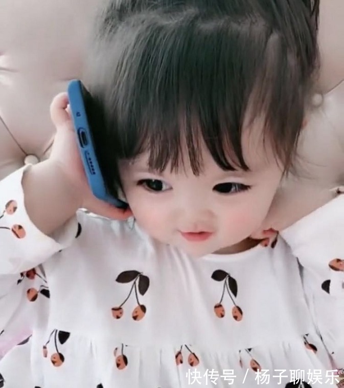 宝贝儿|四岁萌娃给爸爸打电话,两人的对话好搞笑,妈妈真是一对活宝